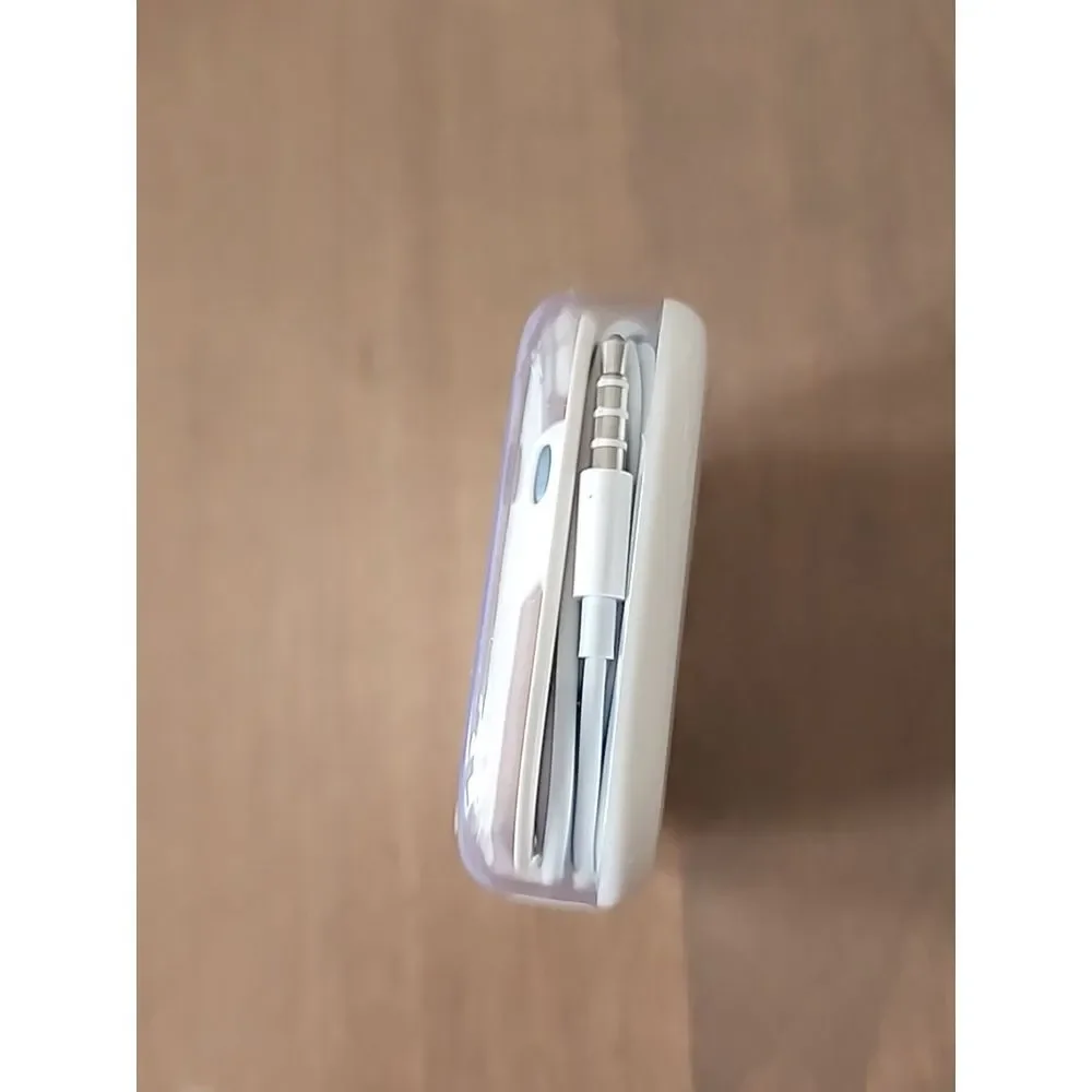 Apple Earbuds White Wired 3.5MM Jack Authentic‎